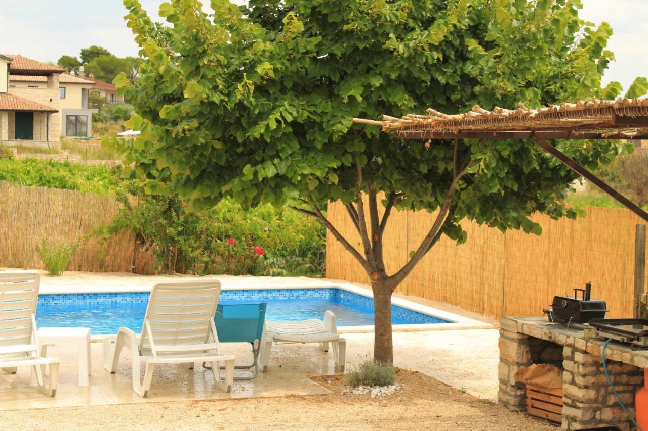 Apartman Robi Nova Vas  المظهر الخارجي الصورة